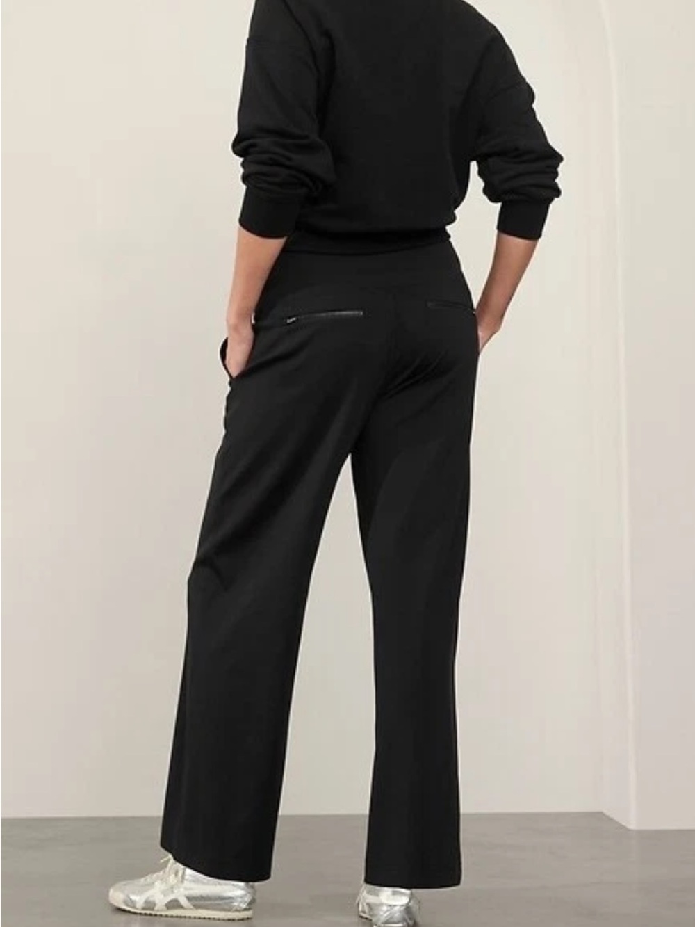 EU Athleta  Black Wide Leg High Rise  Pants  Size 6 Inseam 30” Lightweight
